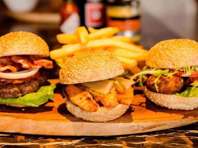 5大公認(rèn)的垃圾食品，比泡面嚴(yán)重得多！“?？印蹦贻p人